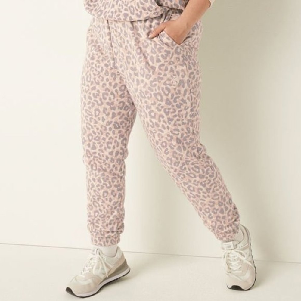 VICTORIA’S Secret PINK High Waist Campus Jogger Pants in Leopard Animal Print